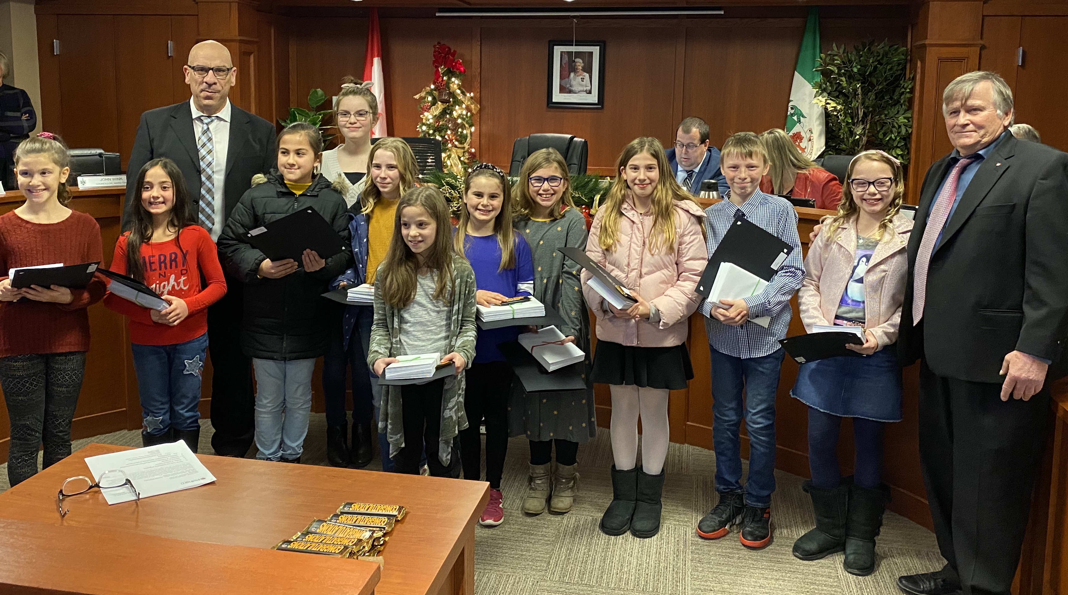 children posing with mayor and deputy mayor in council chambers
