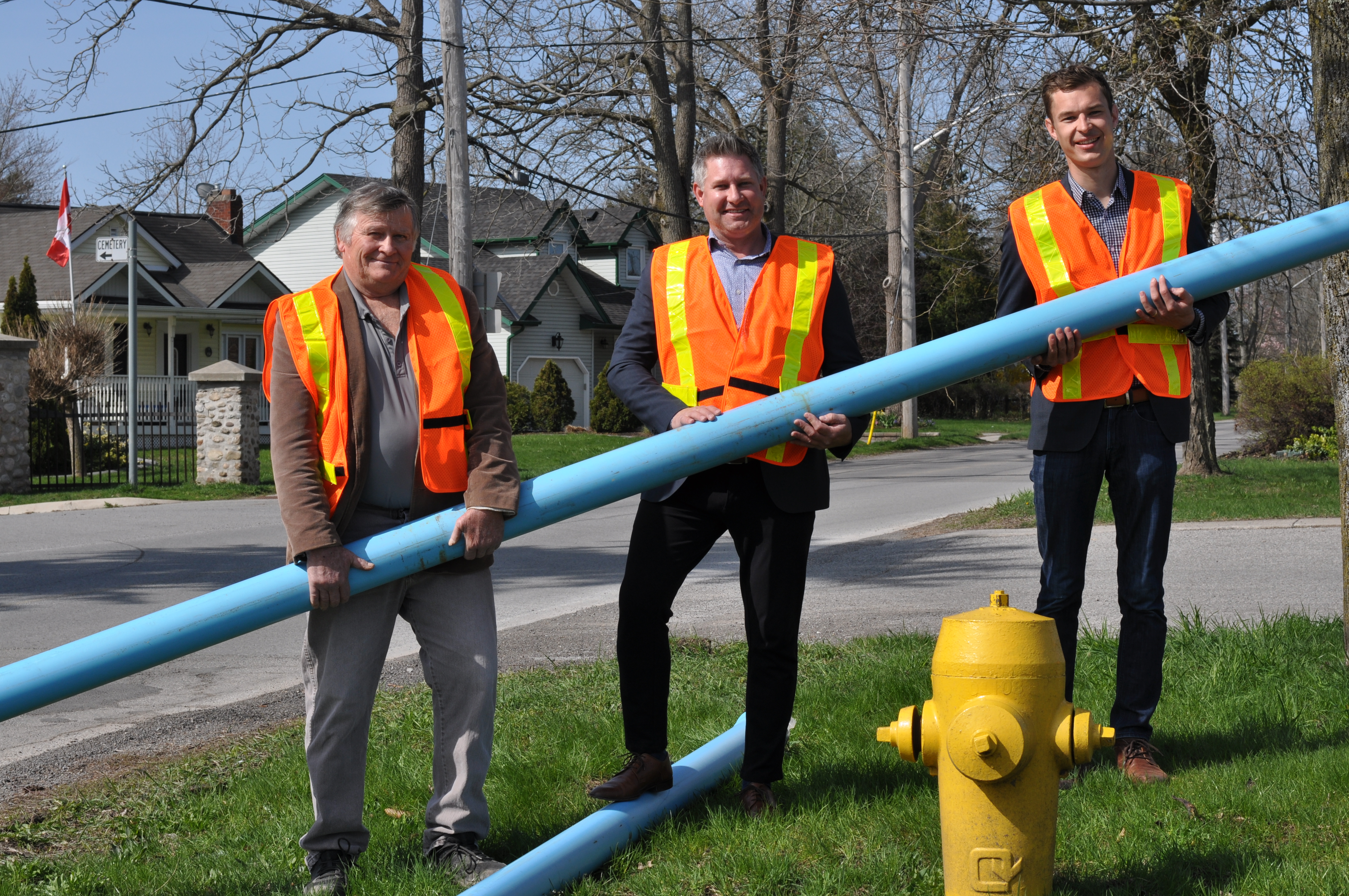 Mayor of Pelham, Town of Pelham Director of Public Works and Niagara West MPP pose with pvc watermain and hydrant